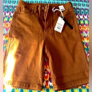 Judy Blue Bermuda shorts !!! Size medium